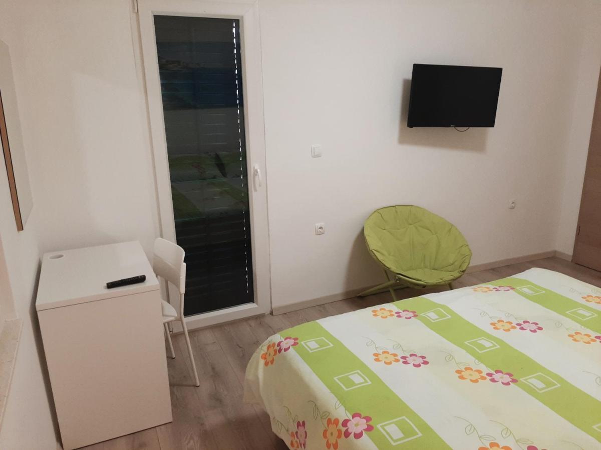 Apartman Maslina พิสัก ภายนอก รูปภาพ